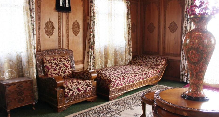 Mughal - E - Azam Houseboat, Srinagar 5